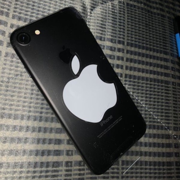 iPhone 7 - Picture 3 of 3